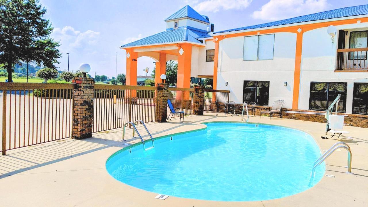 Quality Inn & Suites Decatur Priceville I-65 Eksteriør bilde
