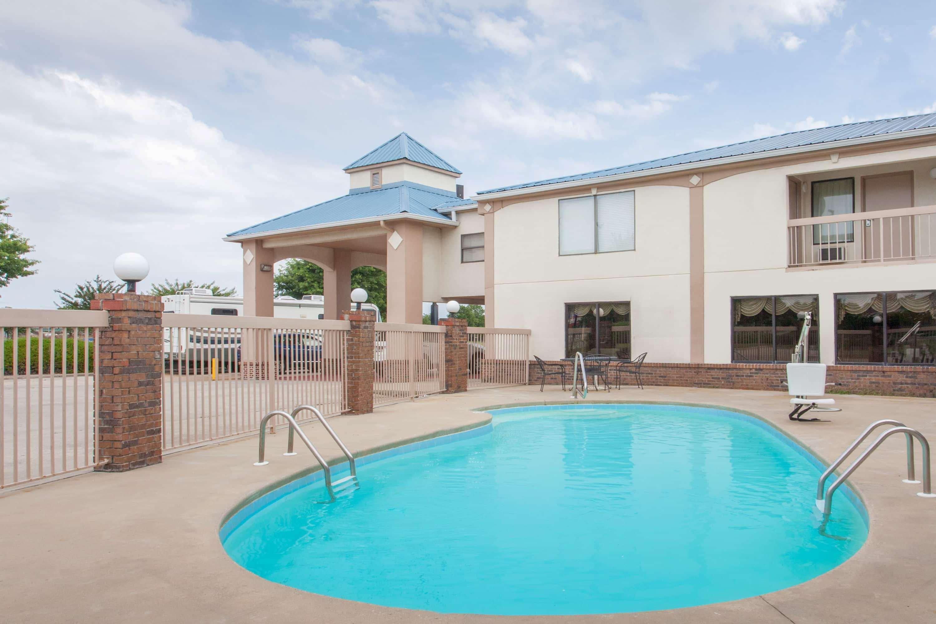 Quality Inn & Suites Decatur Priceville I-65 Eksteriør bilde