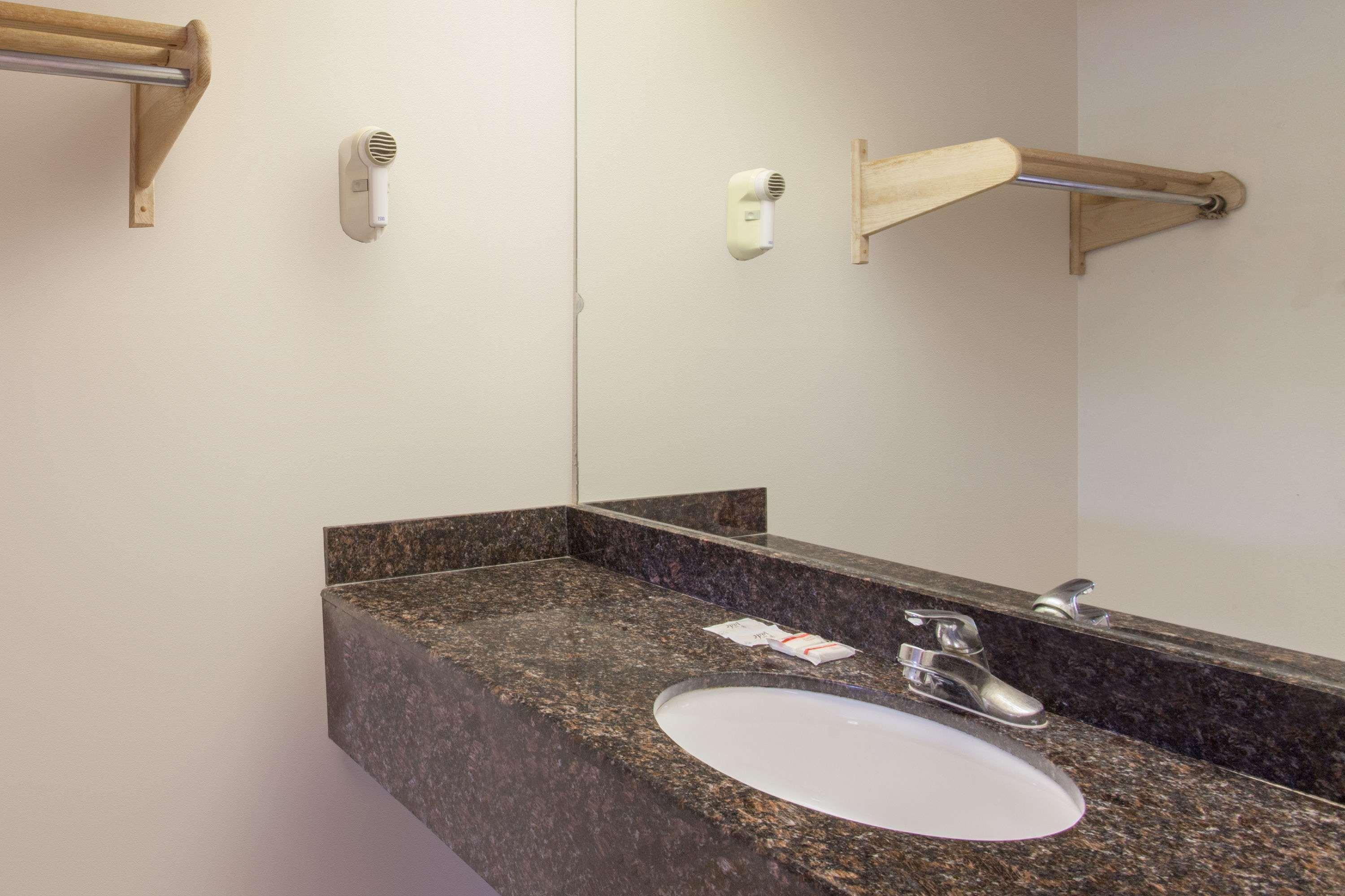 Quality Inn & Suites Decatur Priceville I-65 Eksteriør bilde