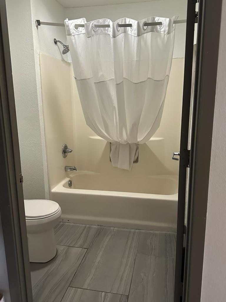 Quality Inn & Suites Decatur Priceville I-65 Eksteriør bilde