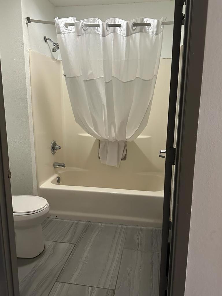 Quality Inn & Suites Decatur Priceville I-65 Eksteriør bilde