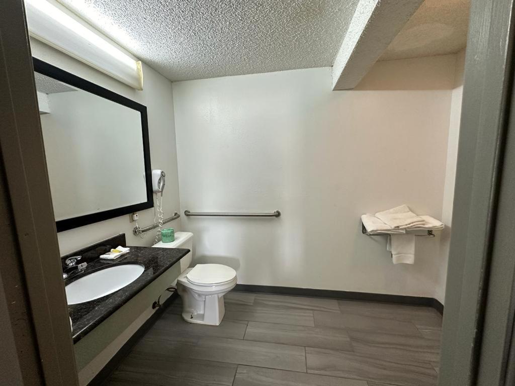Quality Inn & Suites Decatur Priceville I-65 Eksteriør bilde