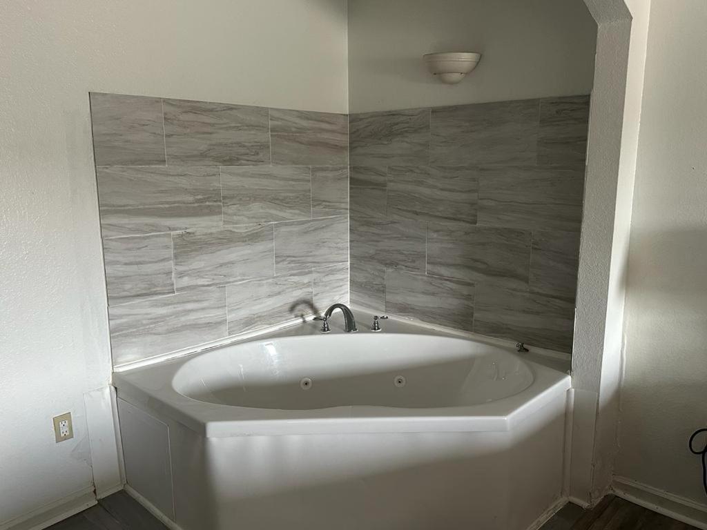 Quality Inn & Suites Decatur Priceville I-65 Eksteriør bilde