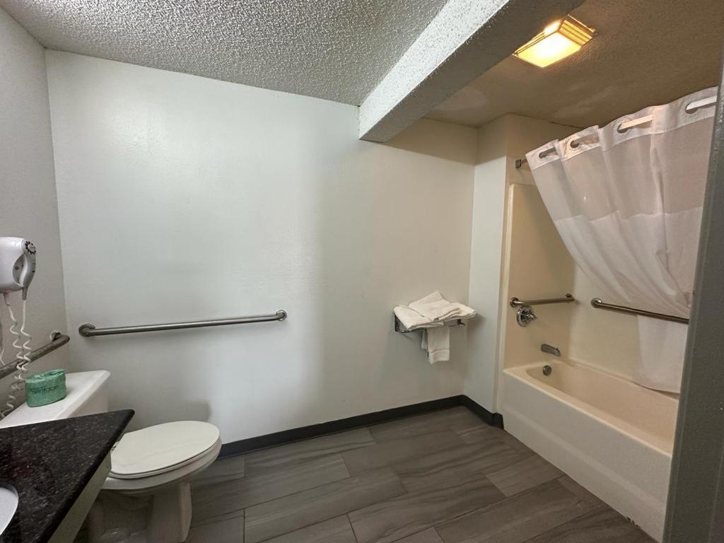 Quality Inn & Suites Decatur Priceville I-65 Eksteriør bilde