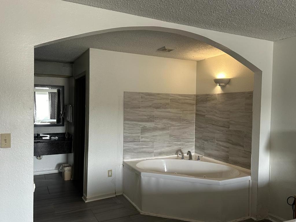 Quality Inn & Suites Decatur Priceville I-65 Eksteriør bilde