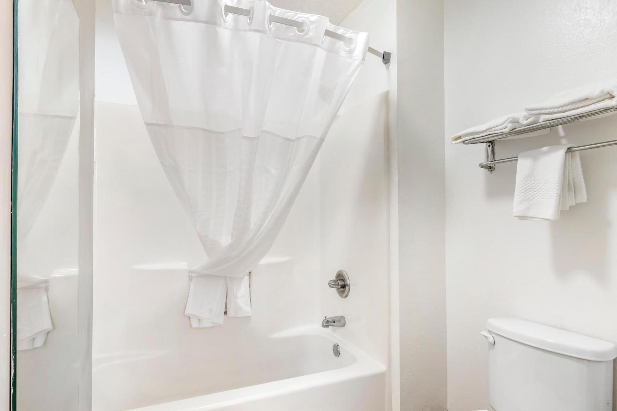 Quality Inn & Suites Decatur Priceville I-65 Eksteriør bilde